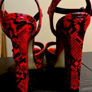 Steve Madden black/red faux snake skin 6” platform